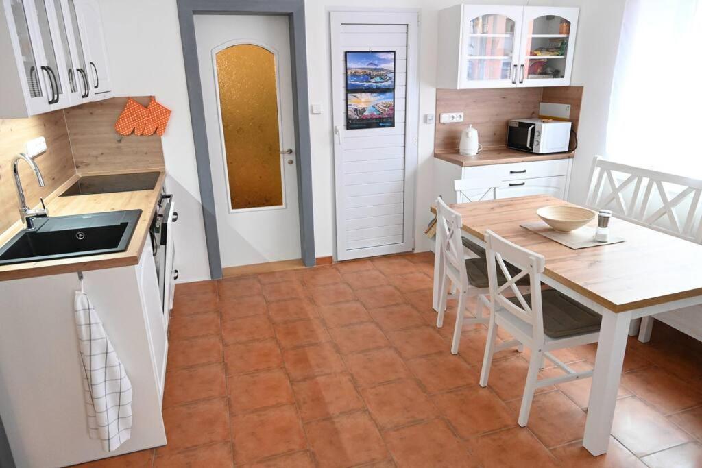 Rodinny Apartman U Broumovskeho Namesti Exterior foto